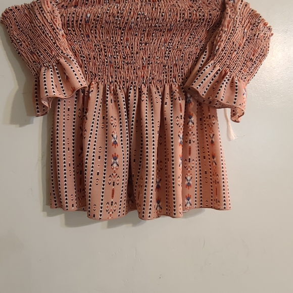 Elegant Smocked Off-Shoulder Blouse - Floral Peach - Picture 4 of 4